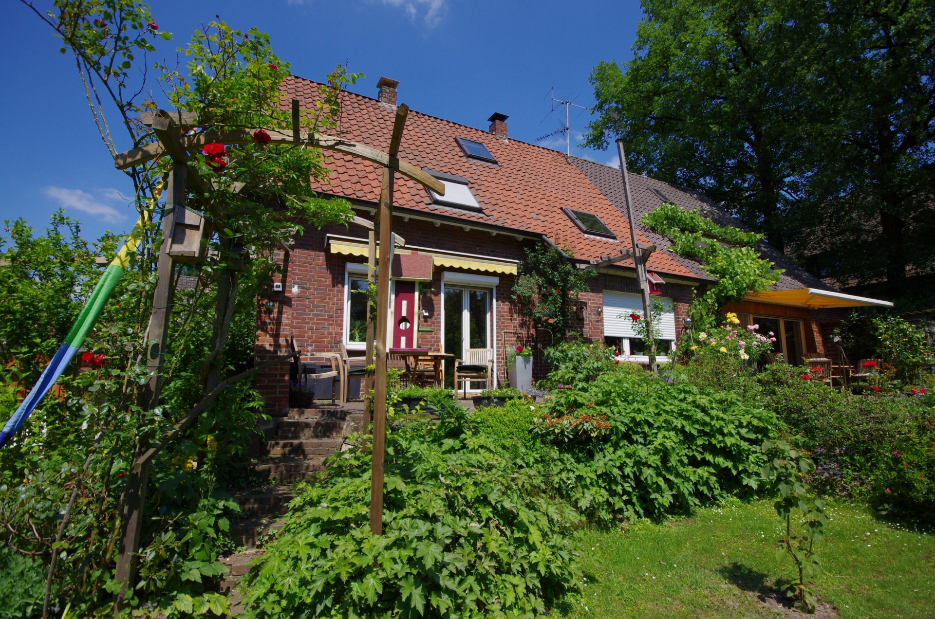 Gartenseite beim Umbau Einfamilienhaus in NRW