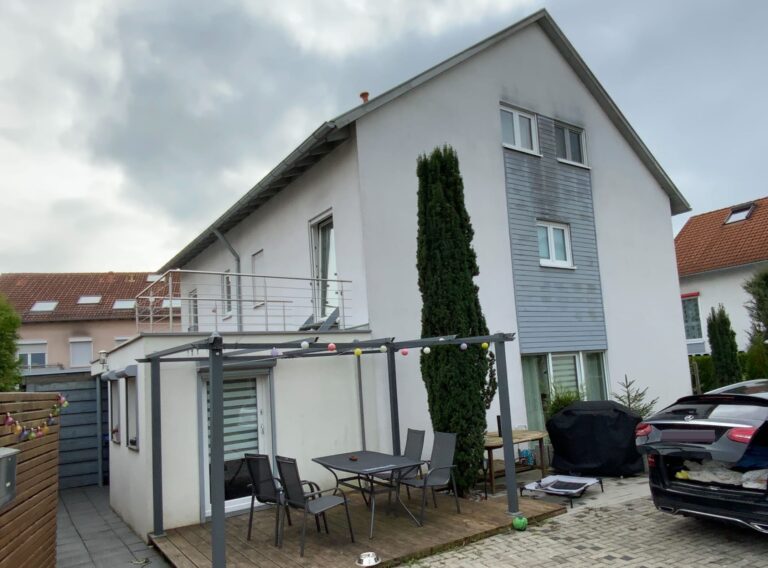 Sanierungsfahrplan von einem Einfamilienhaus in Steinenbronn (Baden-Württemberg) – Straßenansicht des Gebäudes